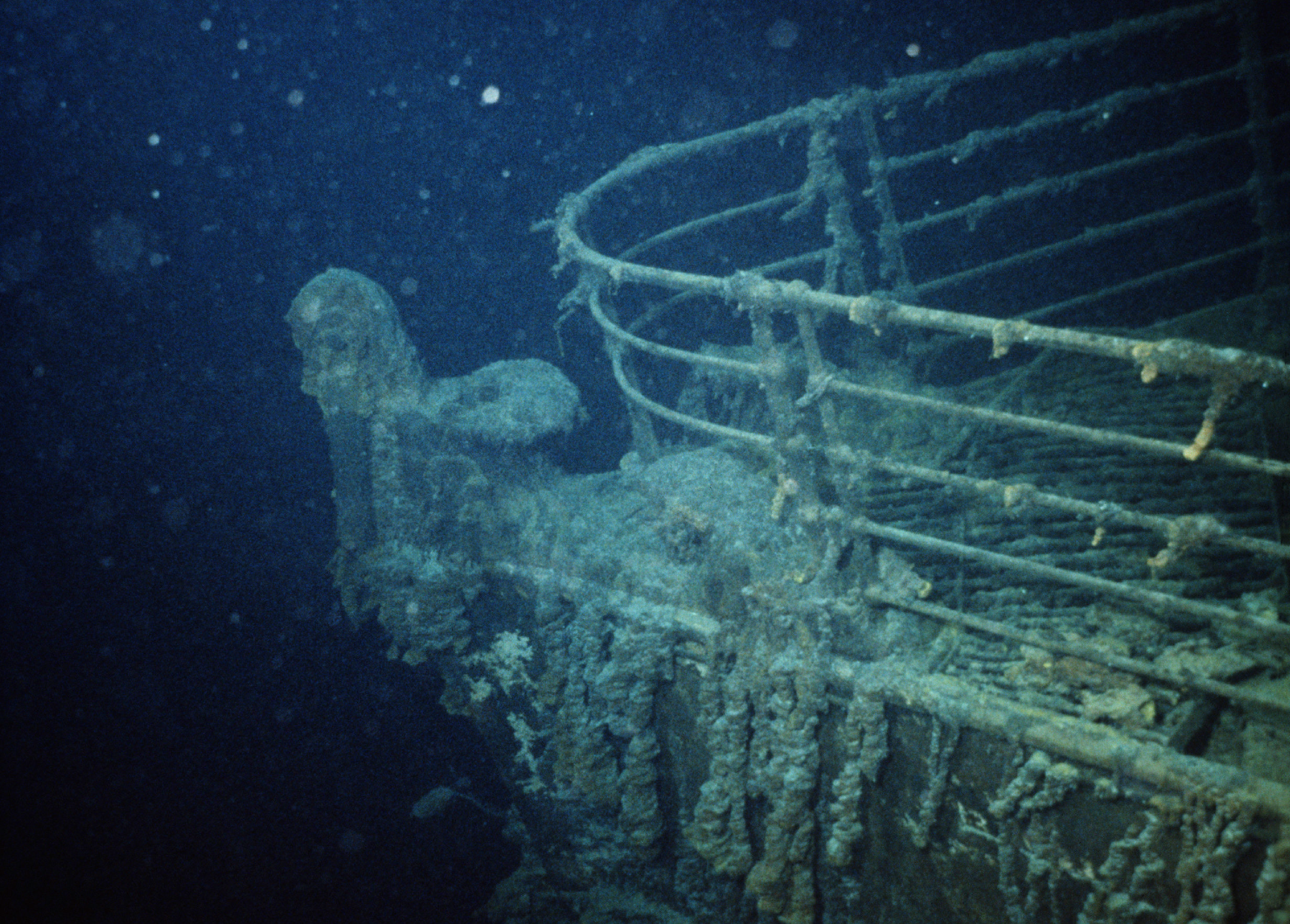 Корабли лежащие на дне. Титаник под водой 1985. Подводный музей Британик. Титаник на дне. Титаник на дне 1985.